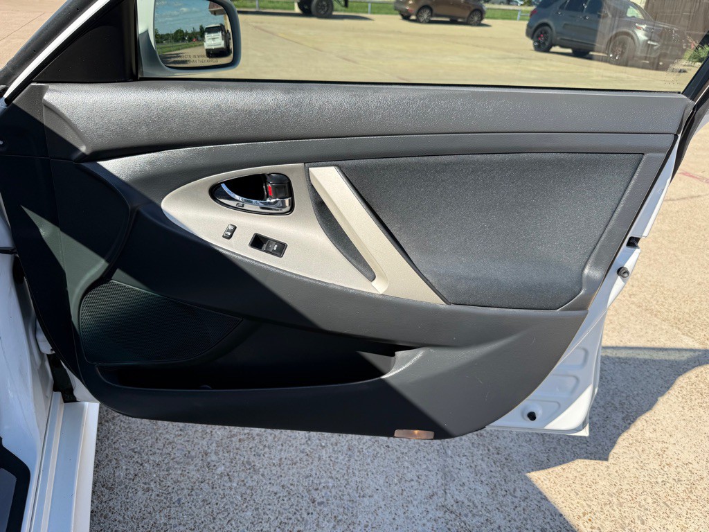 2011 Toyota Camry Image 21