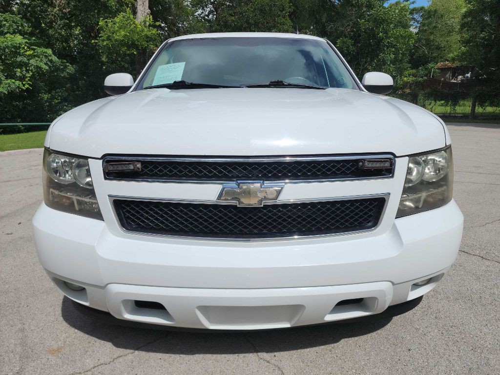 2008 Chevrolet Suburban Image 2