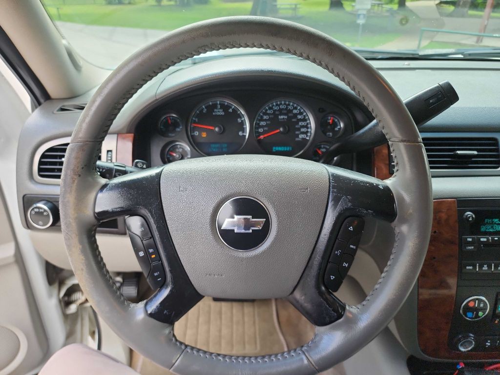2008 Chevrolet Suburban Image 13
