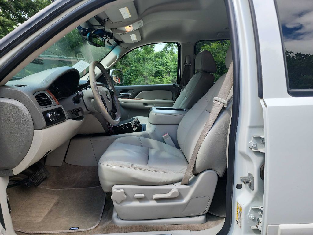 2008 Chevrolet Suburban Image 14