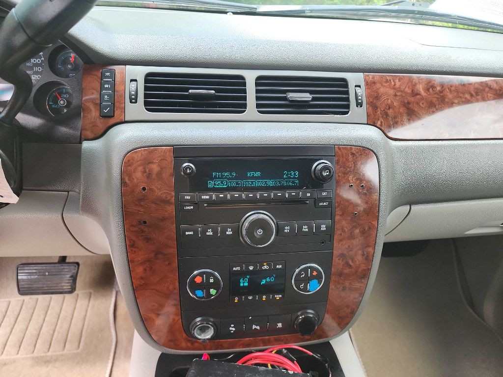 2008 Chevrolet Suburban Image 15