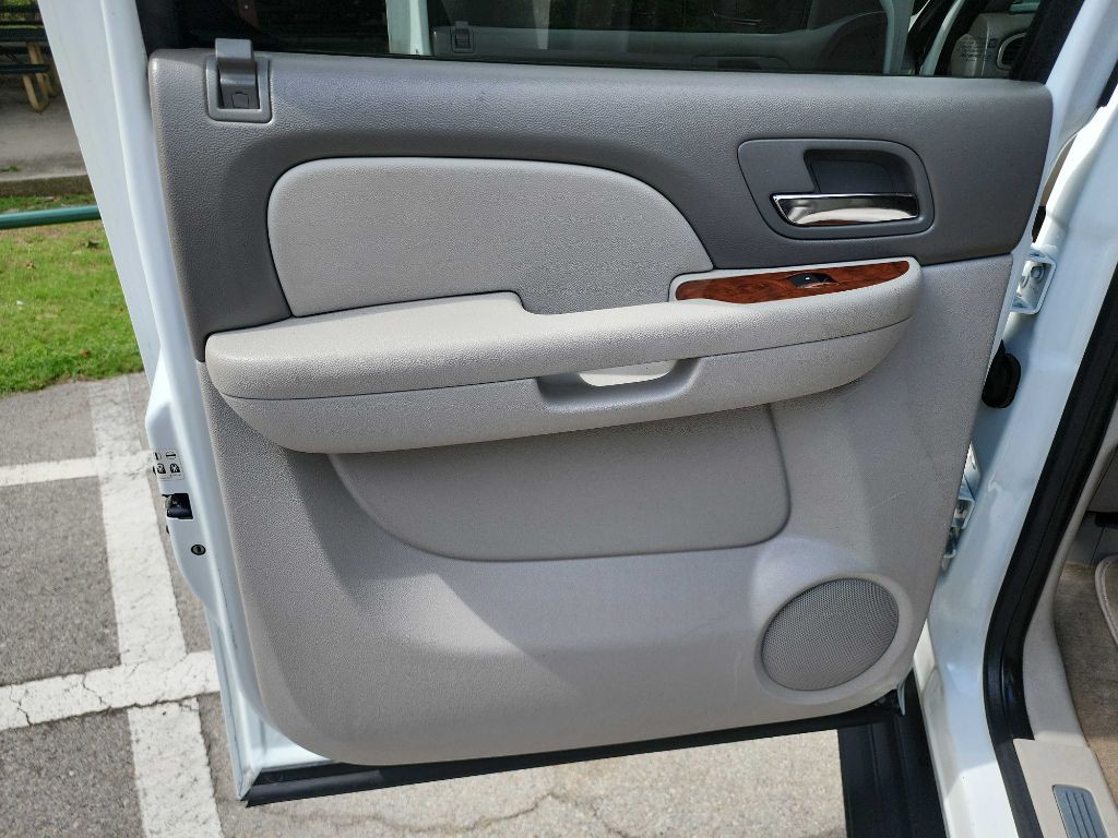 2008 Chevrolet Suburban Image 19