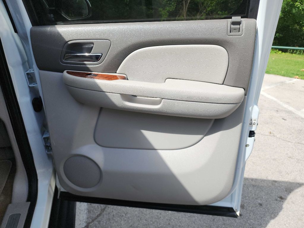2008 Chevrolet Suburban Image 23
