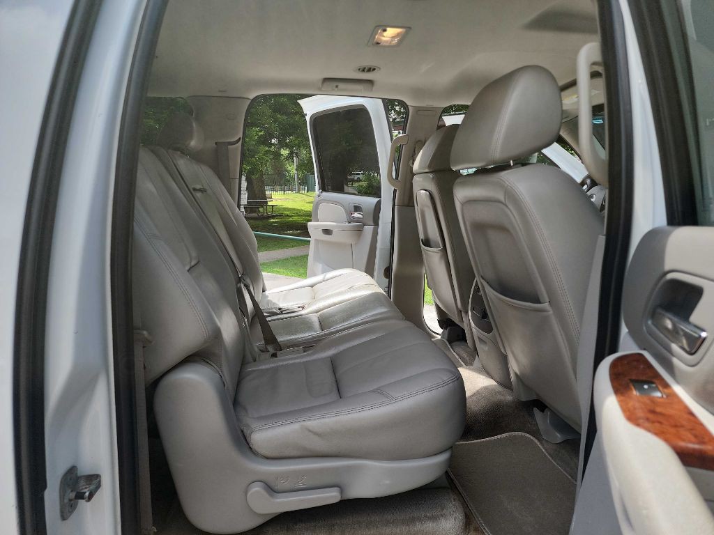 2008 Chevrolet Suburban Image 24
