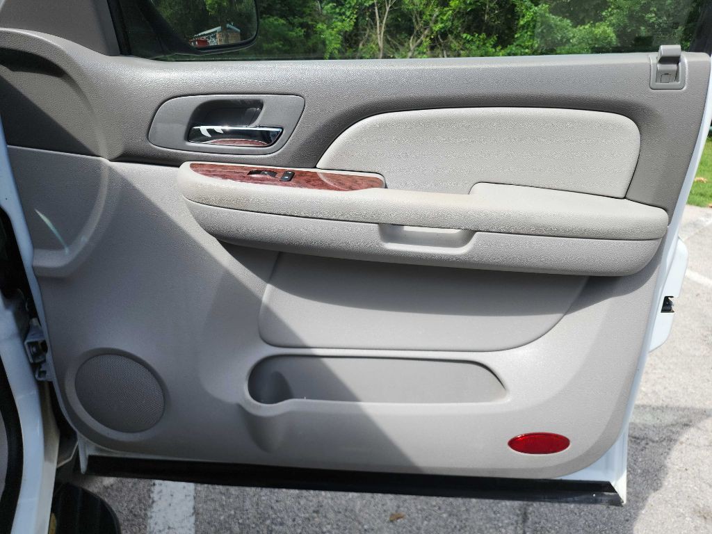 2008 Chevrolet Suburban Image 25