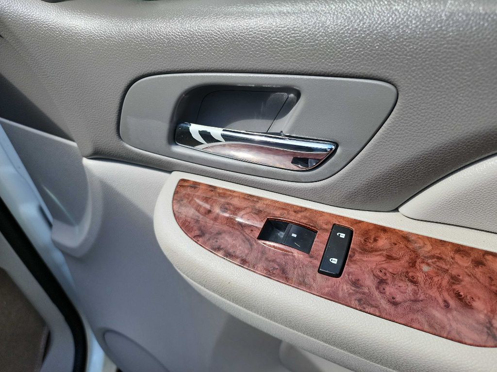 2008 Chevrolet Suburban Image 26