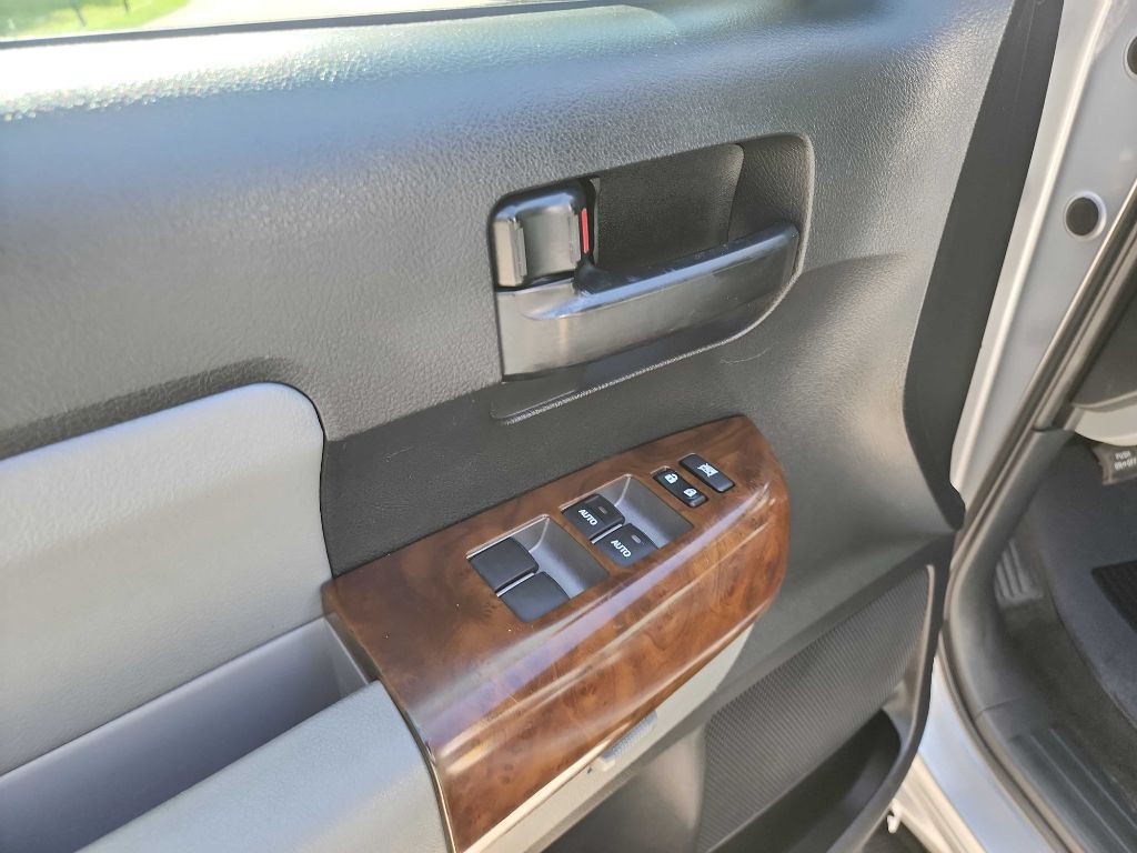 2012 Toyota Sequoia Image 13