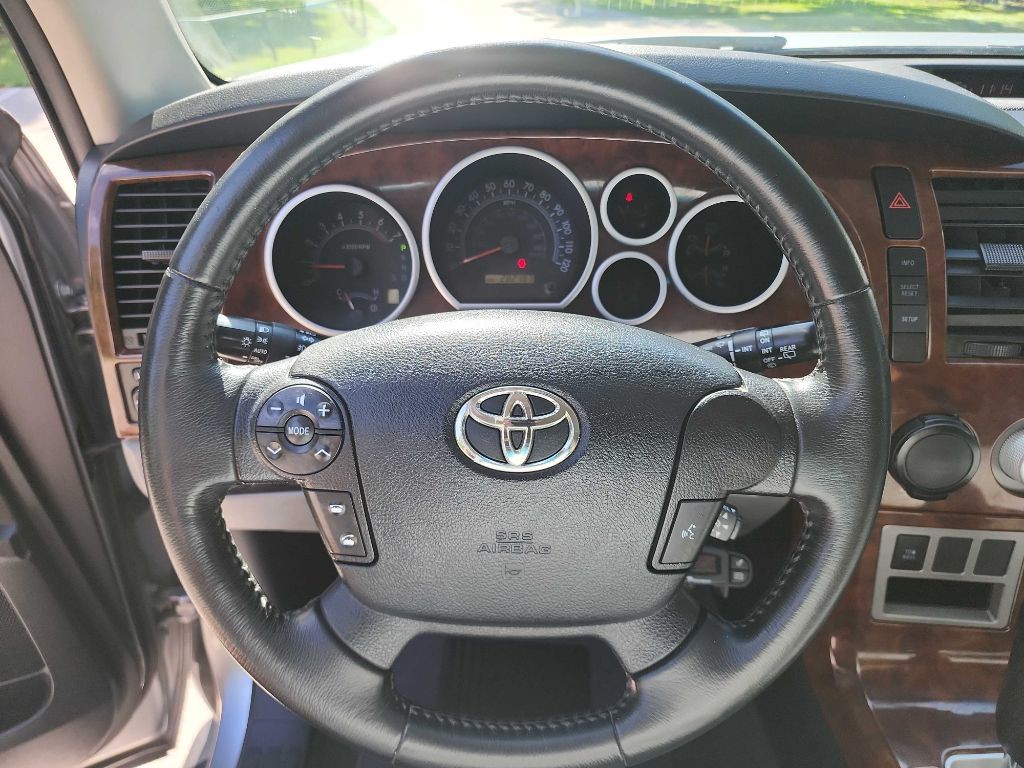 2012 Toyota Sequoia Image 16