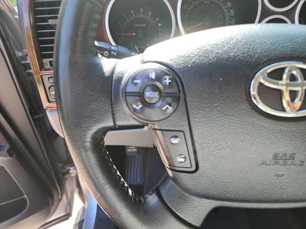2012 Toyota Sequoia Image 17