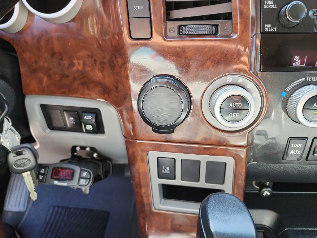 2012 Toyota Sequoia Image 23