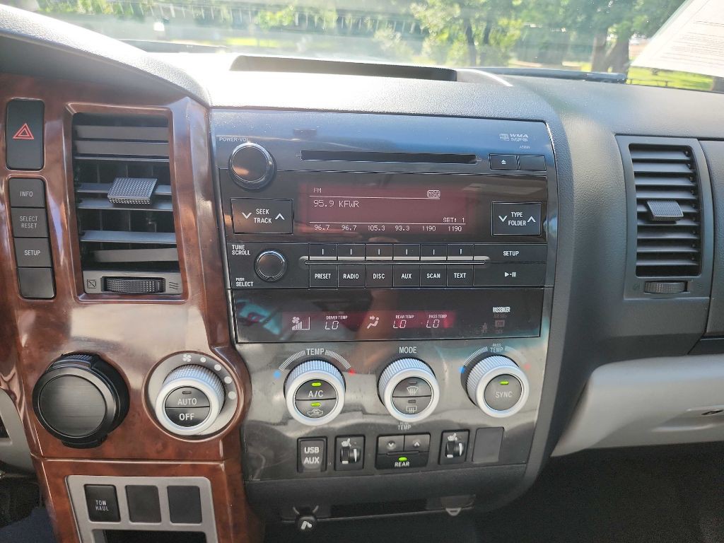 2012 Toyota Sequoia Image 24