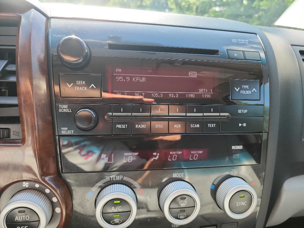 2012 Toyota Sequoia Image 25