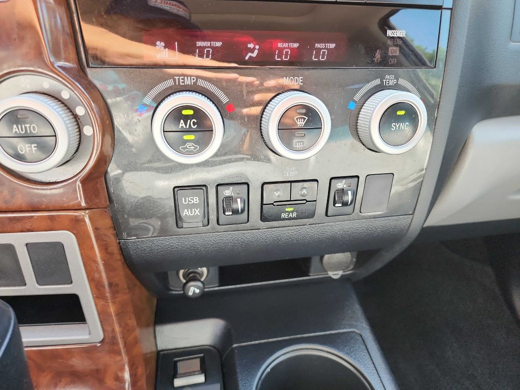 2012 Toyota Sequoia Image 26