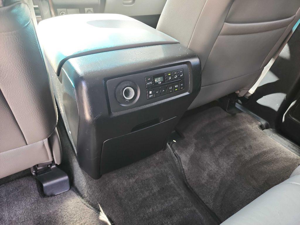 2012 Toyota Sequoia Image 27