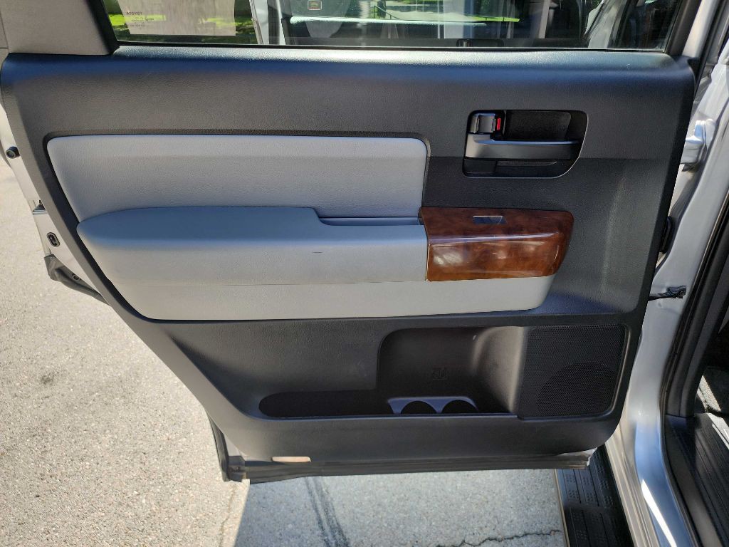 2012 Toyota Sequoia Image 28