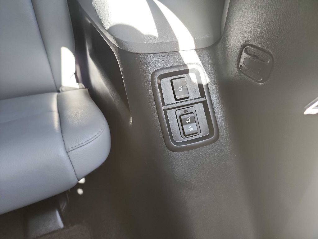 2012 Toyota Sequoia Image 35