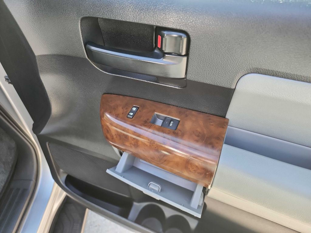 2012 Toyota Sequoia Image 40