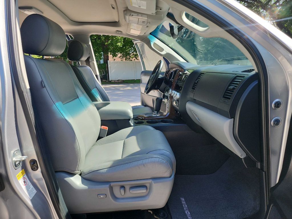 2012 Toyota Sequoia Image 44