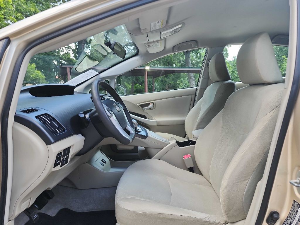 2010 Toyota Prius Image 13