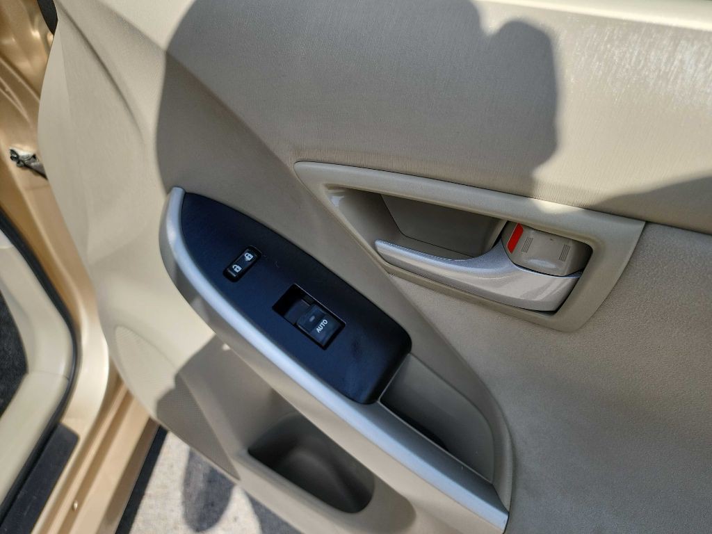 2010 Toyota Prius Image 28
