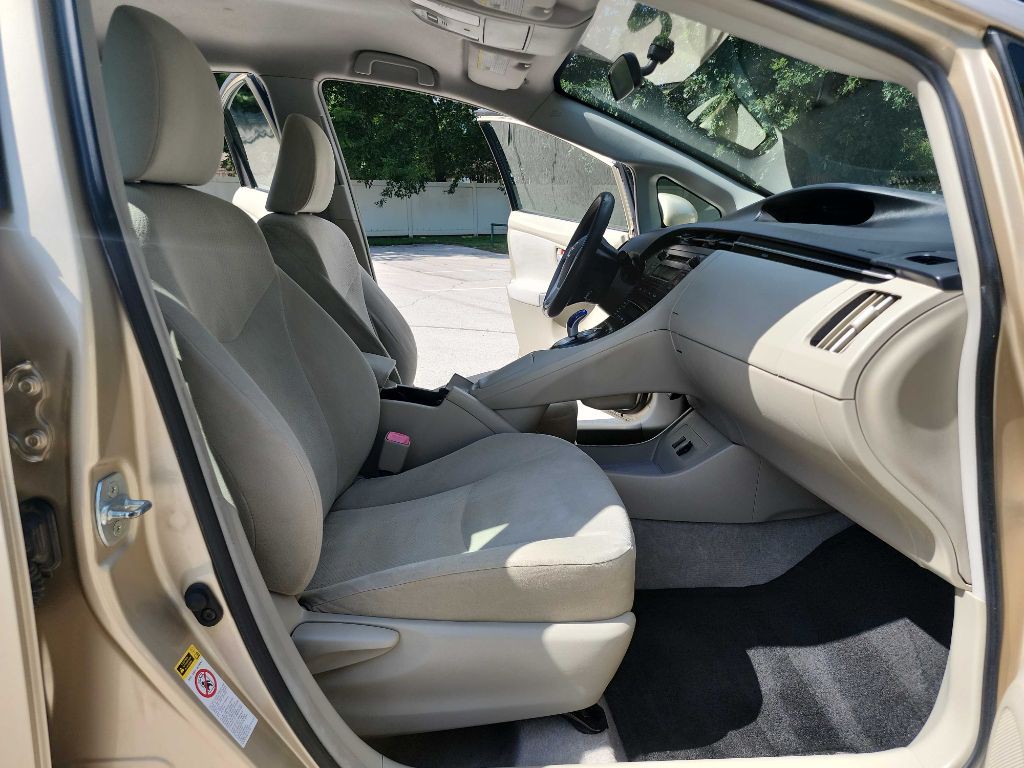 2010 Toyota Prius Image 30