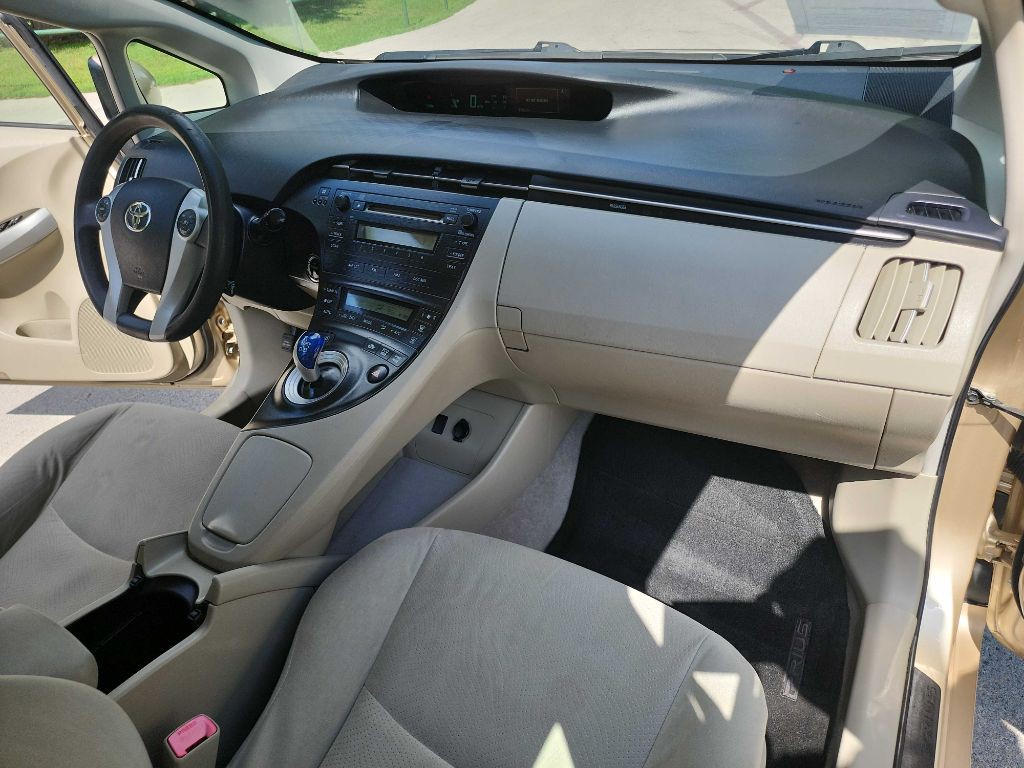 2010 Toyota Prius Image 32