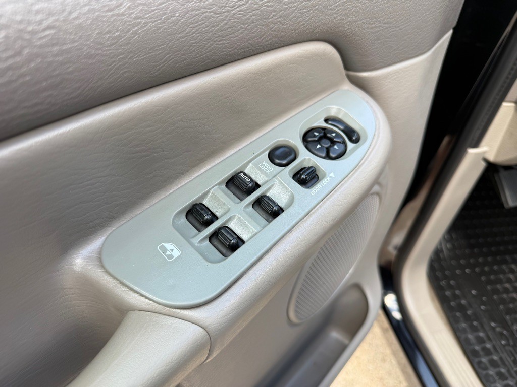 2005 Dodge Ram 2500 Image 21
