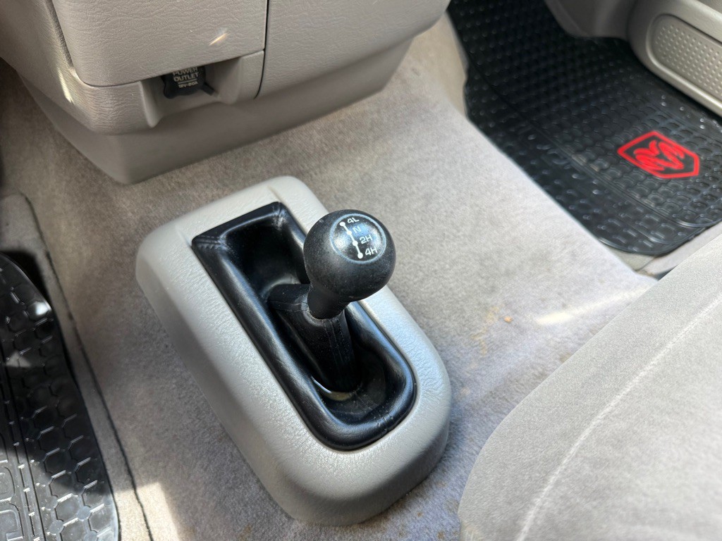2005 Dodge Ram 2500 Image 28