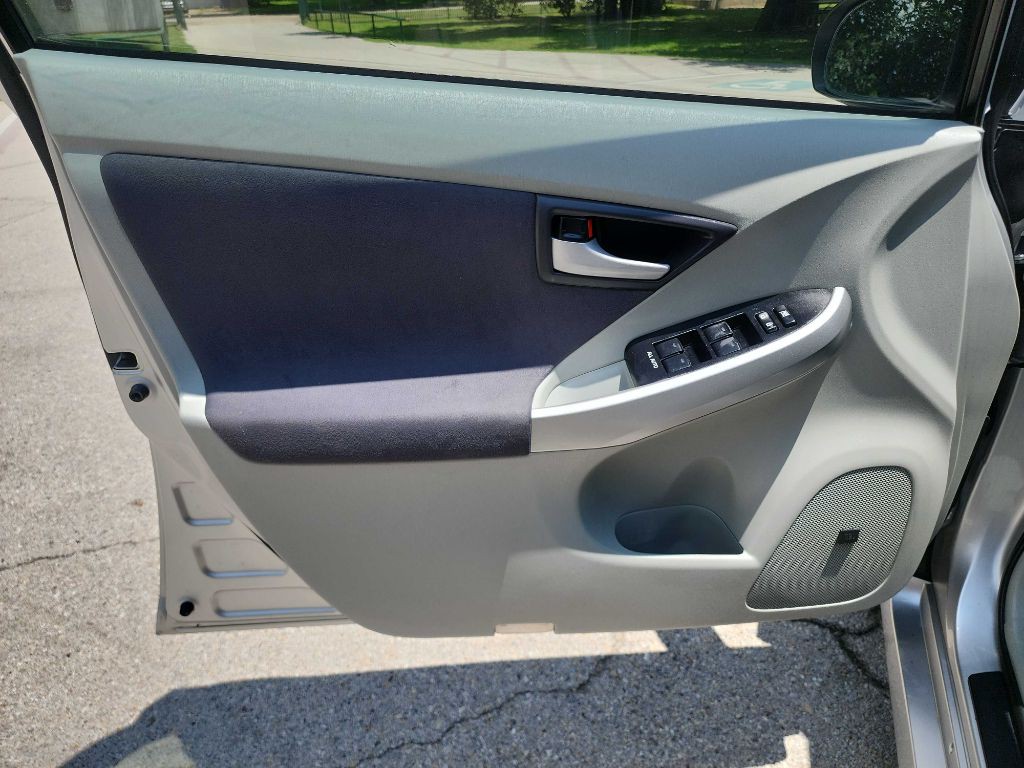 2010 Toyota Prius Image 12