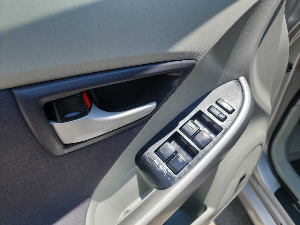 2010 Toyota Prius Image 13