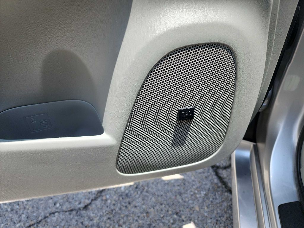 2010 Toyota Prius Image 14