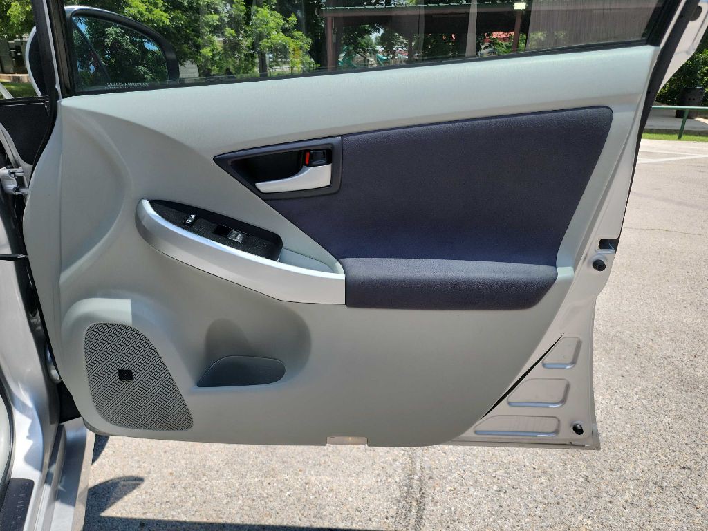2010 Toyota Prius Image 25