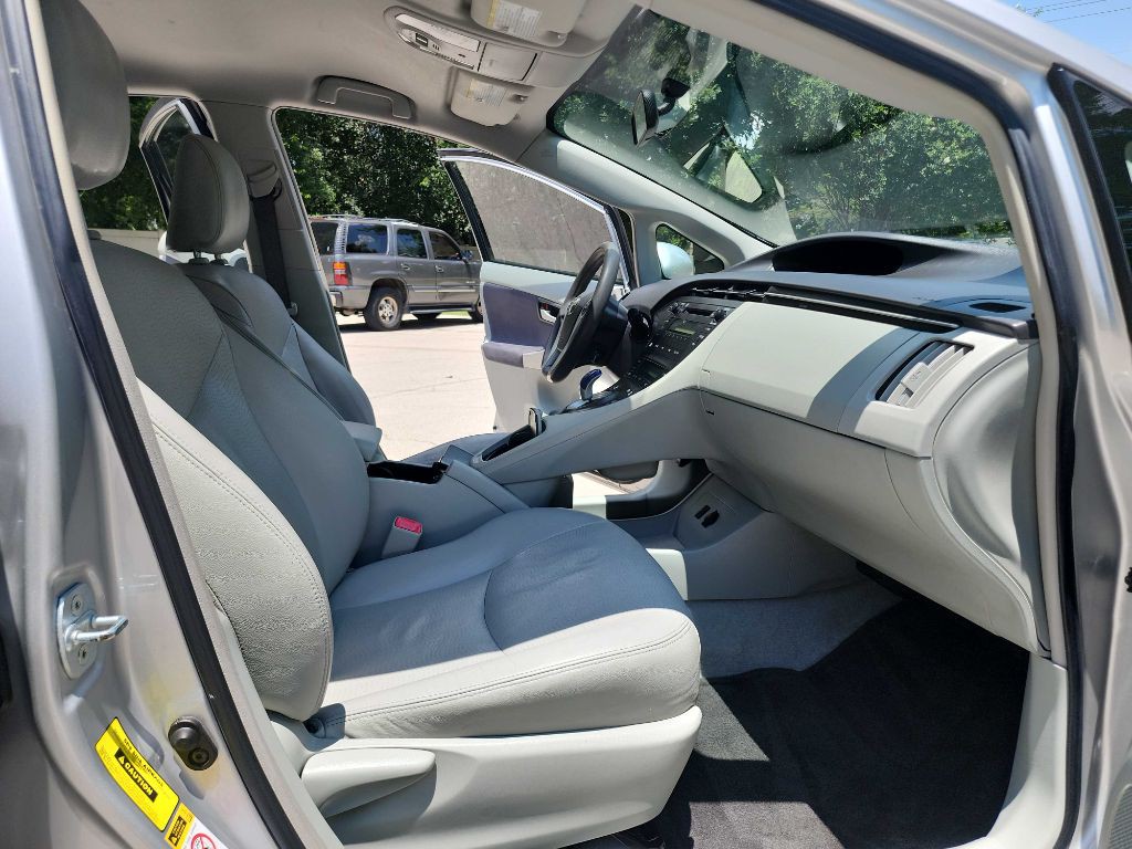 2010 Toyota Prius Image 28