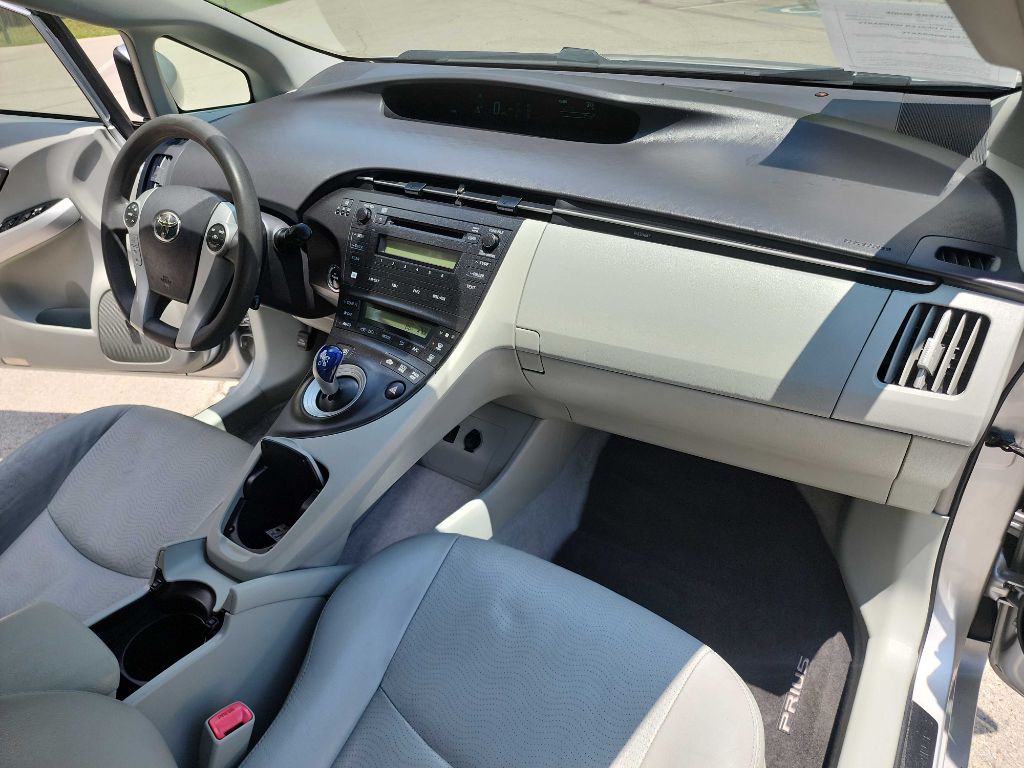 2010 Toyota Prius Image 30