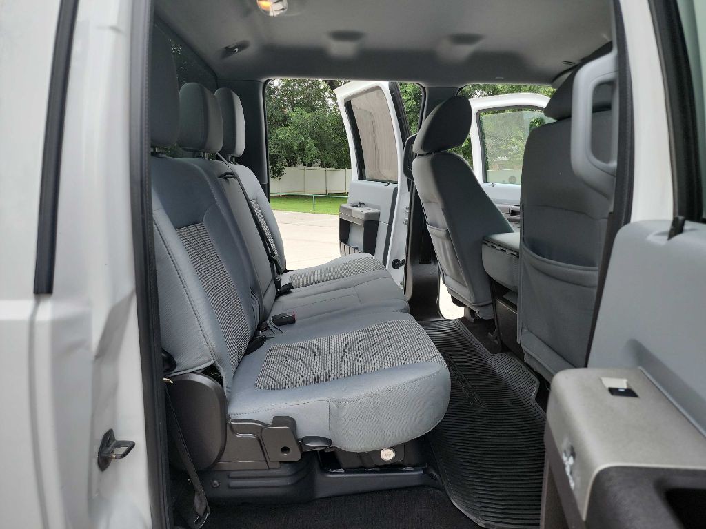 2011 Ford F-250 Image 32