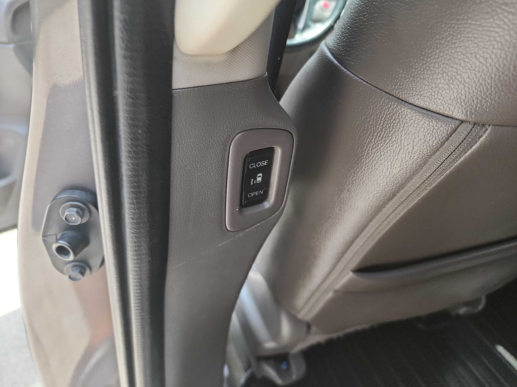 2015 Honda Odyssey Image 28