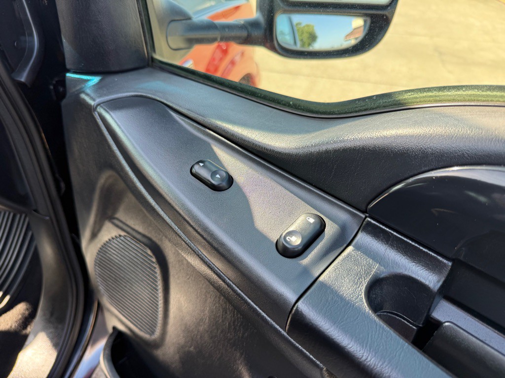 2004 Ford F-250 Image 27