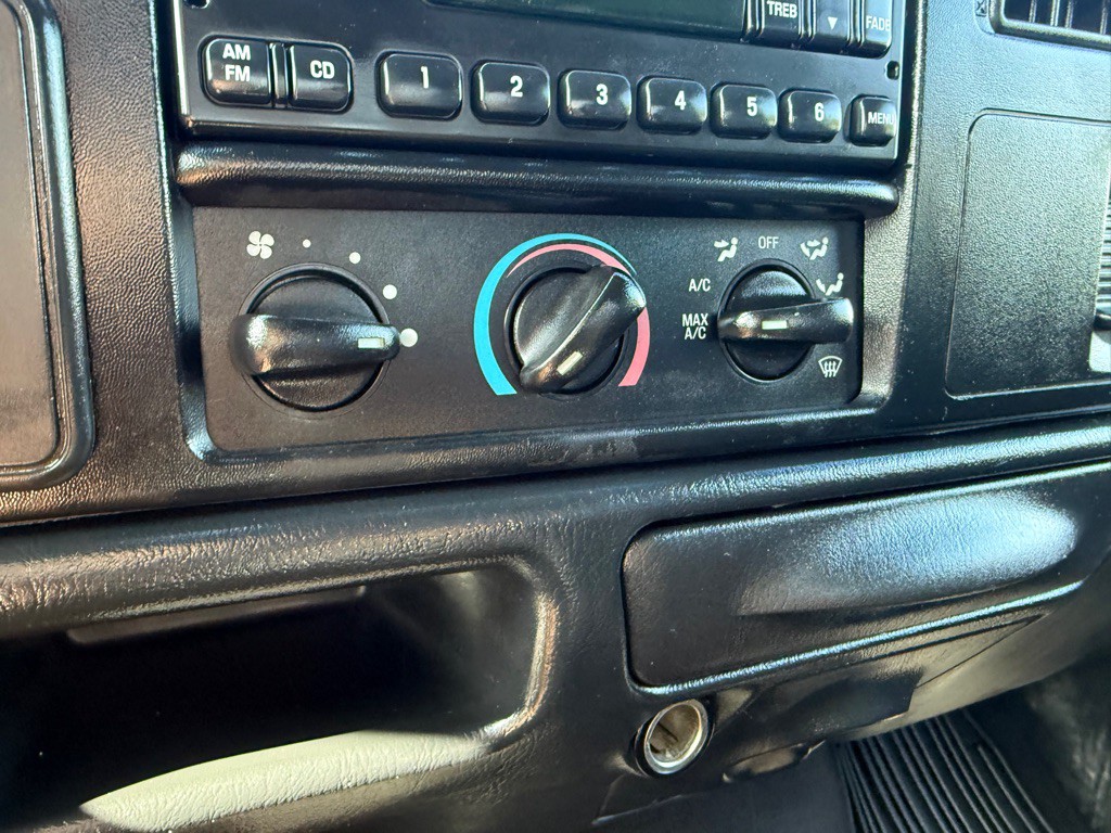 2004 Ford F-250 Image 31