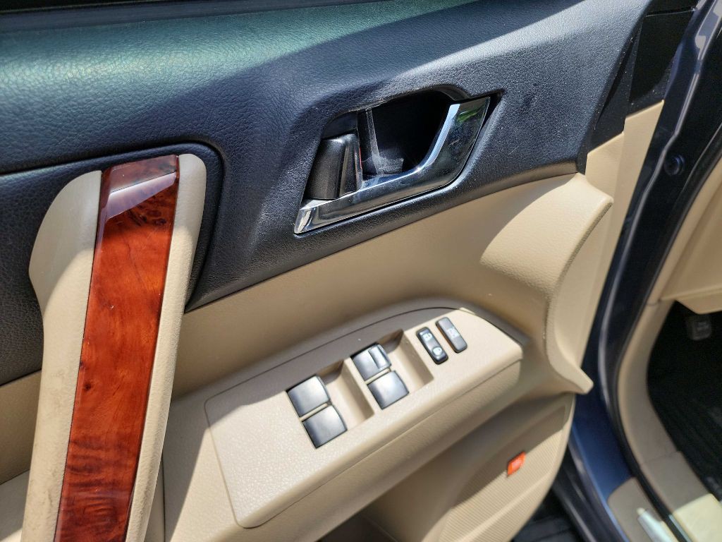 2013 Toyota Highlander Image 16