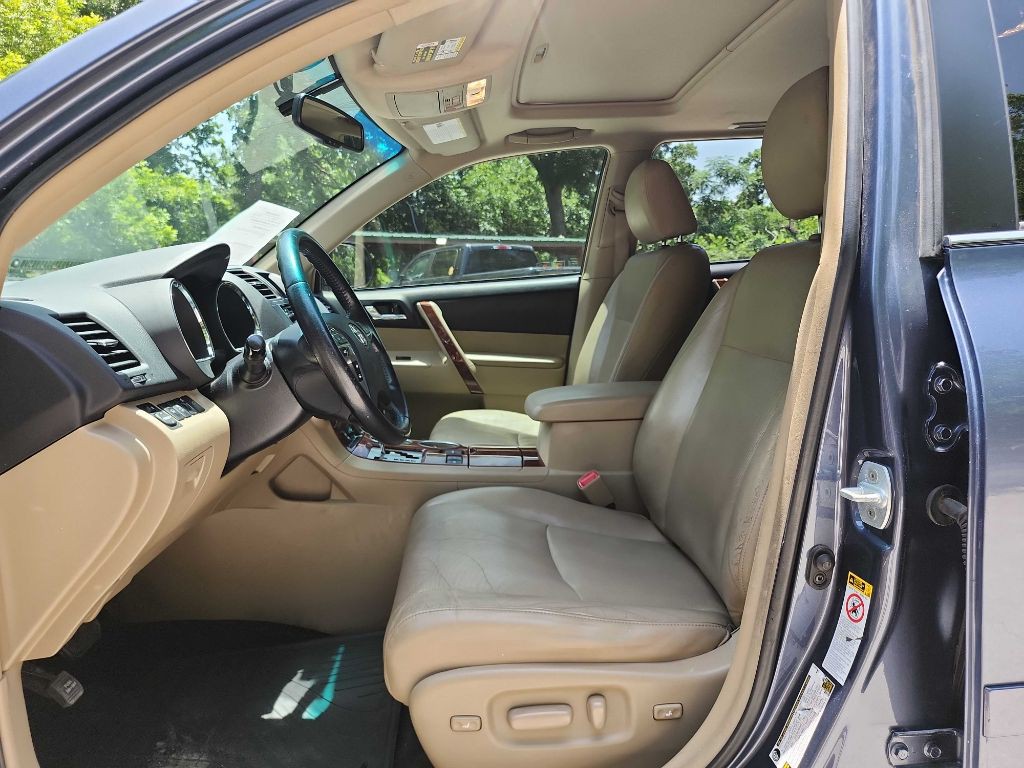 2013 Toyota Highlander Image 17