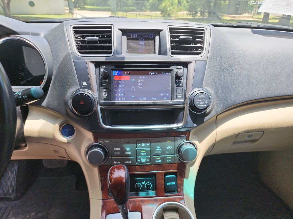 2013 Toyota Highlander Image 22
