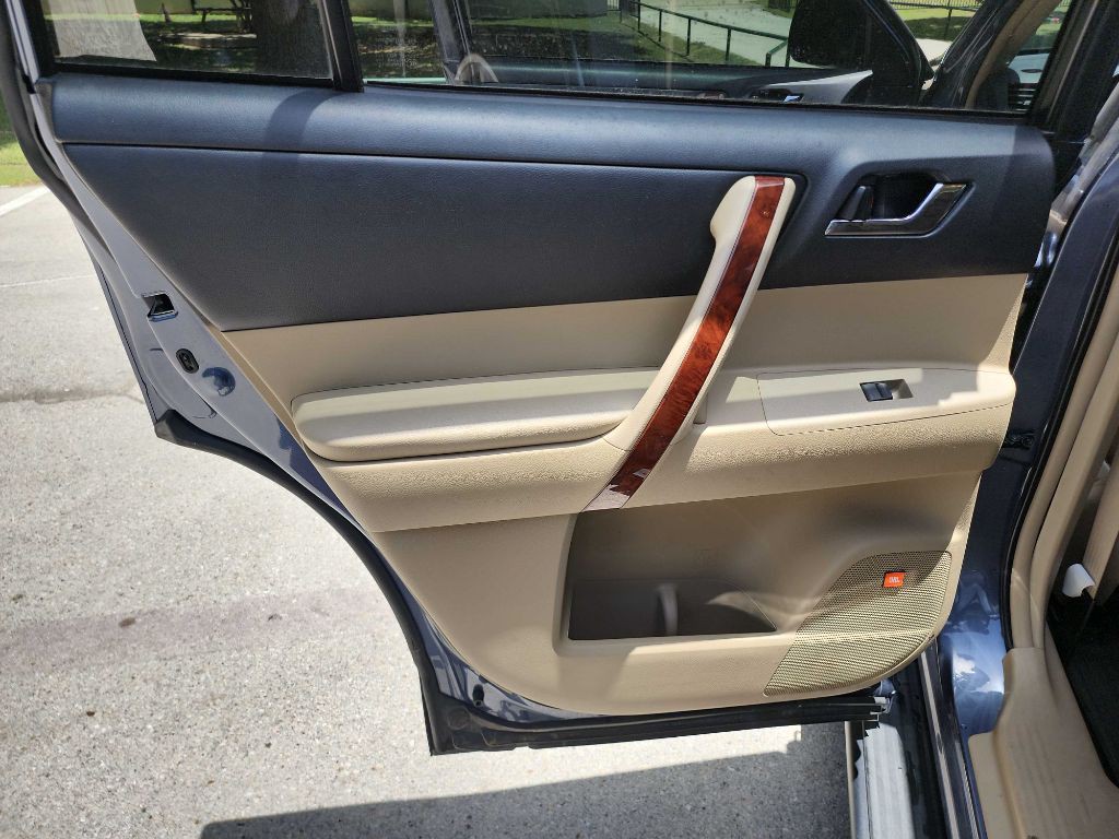 2013 Toyota Highlander Image 23