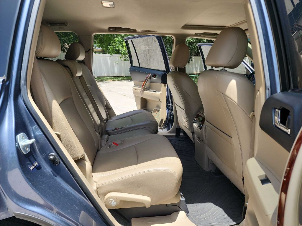 2013 Toyota Highlander Image 30