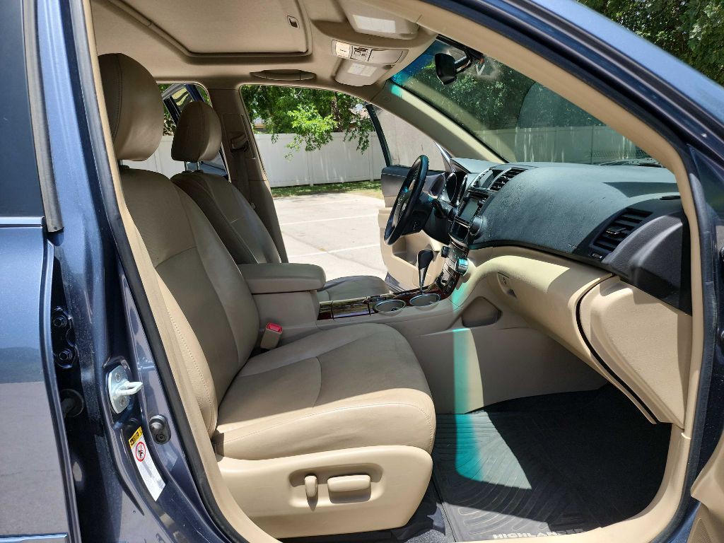 2013 Toyota Highlander Image 36