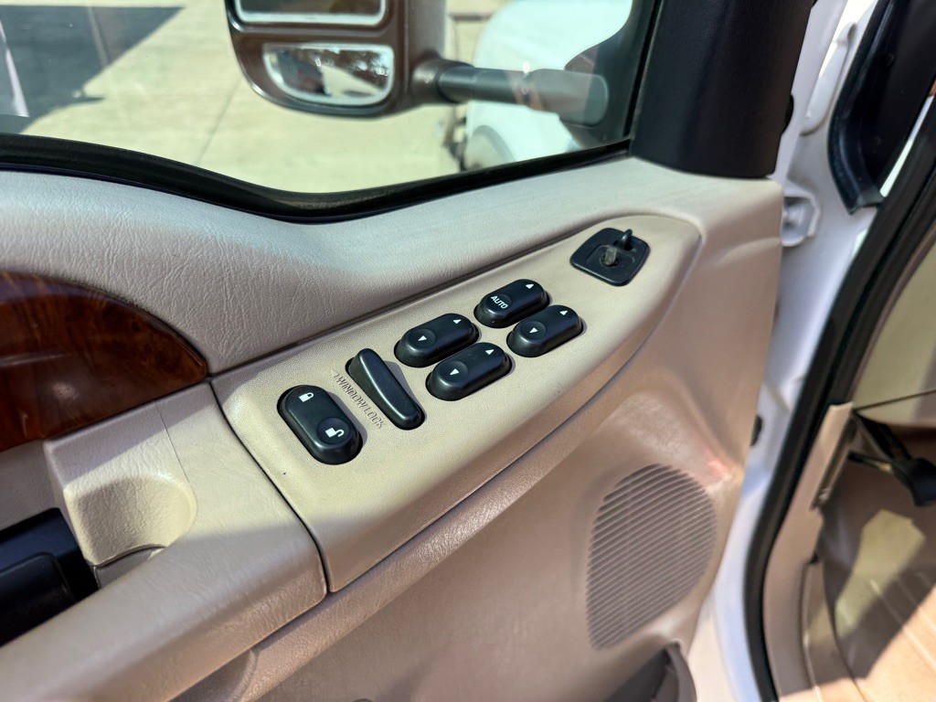 2003 Ford F-350 Image 21