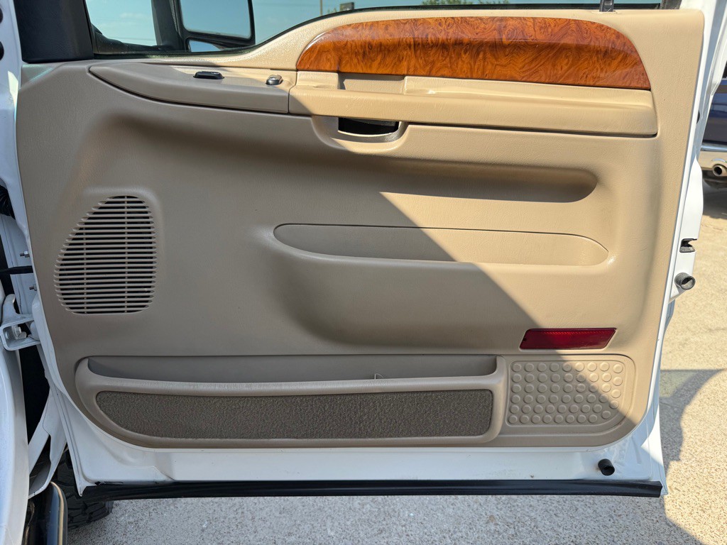2003 Ford F-350 Image 25