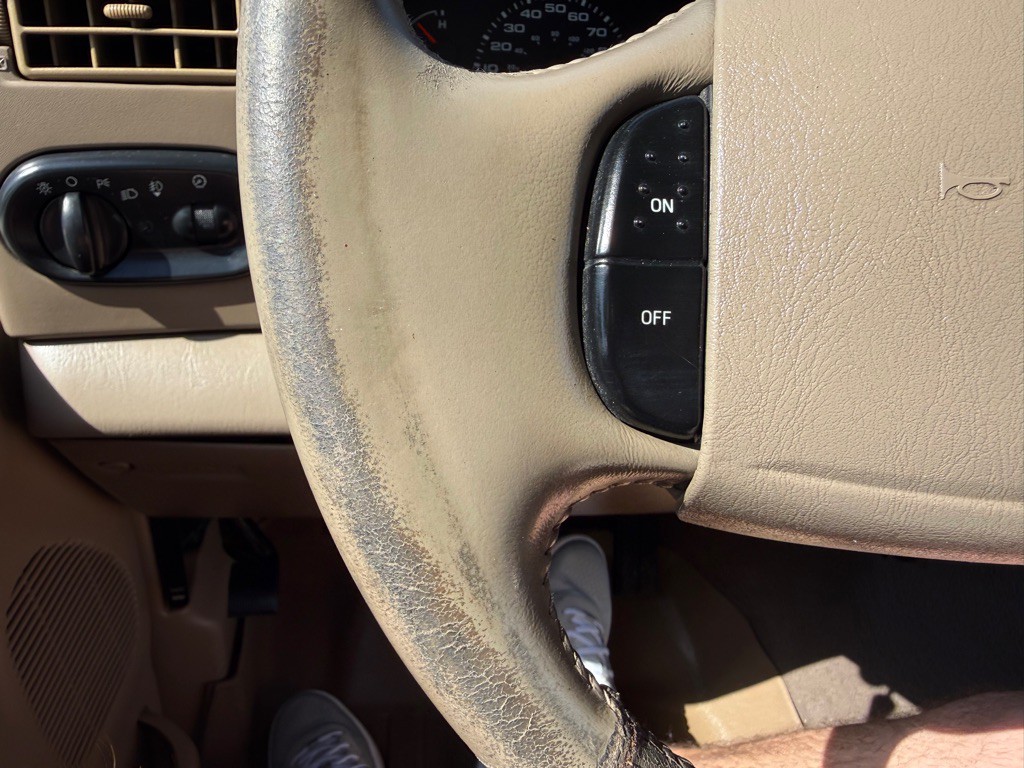 2003 Ford F-350 Image 28