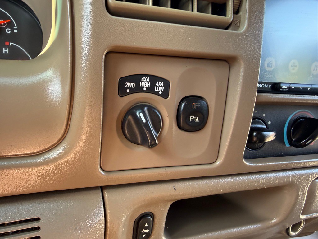2003 Ford F-350 Image 30