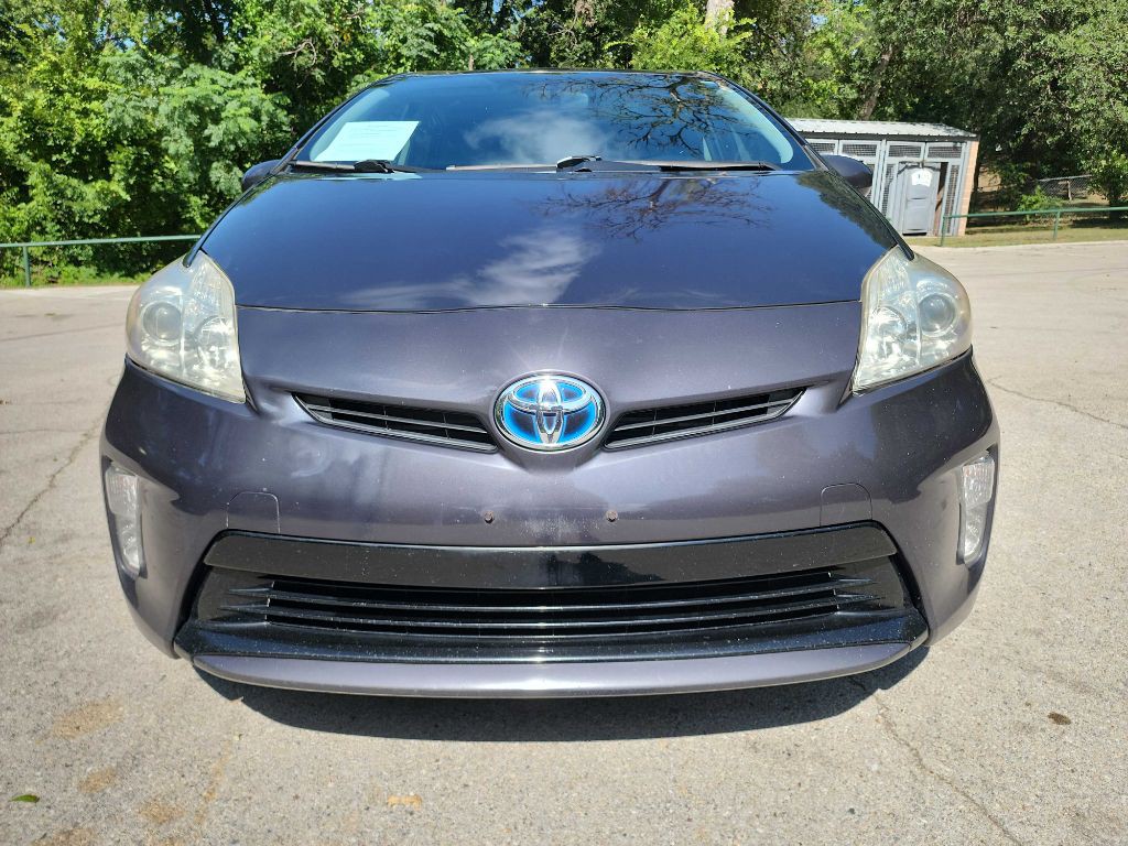 2013 Toyota Prius Image 2