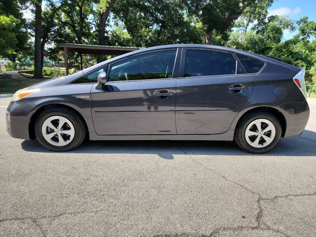 2013 Toyota Prius Image 4